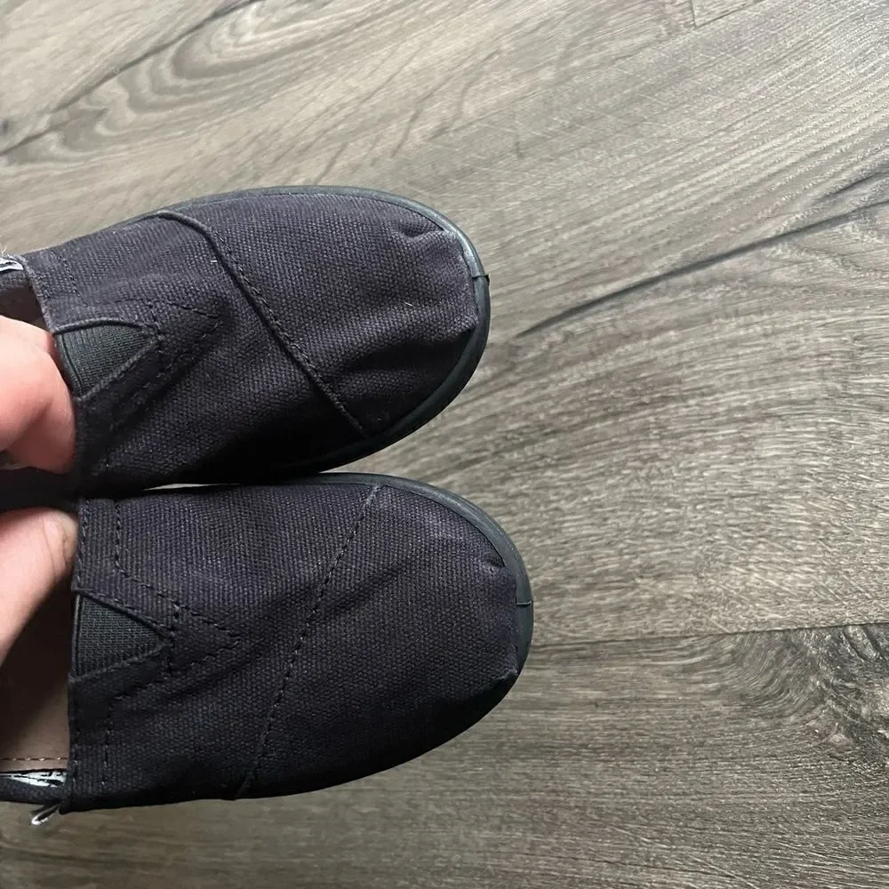Toms Classic Black Canvas Slip On Flats Girls Size 1 Y Shoes Kids
